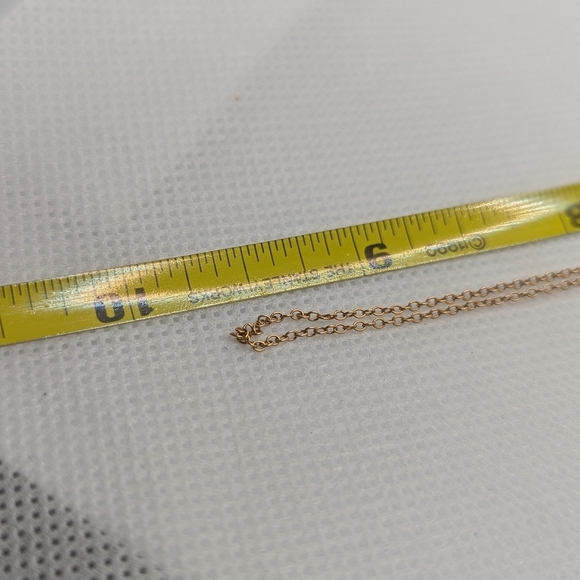 Elegant Gold Necklace - Picture 4 of 4